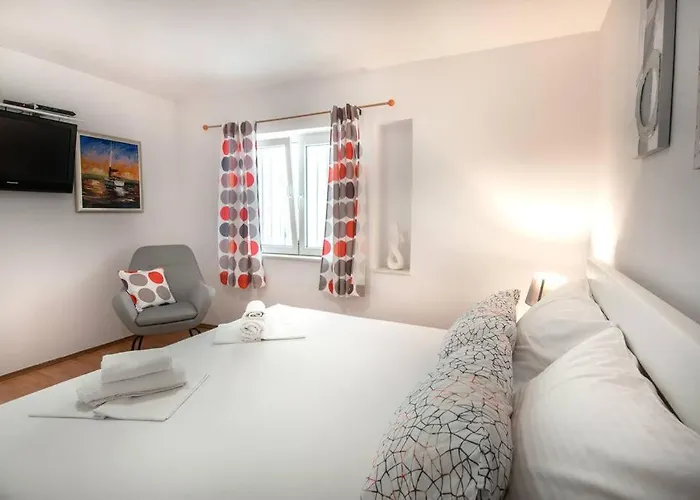 Joskić Nedaleko Plaže * Makarská